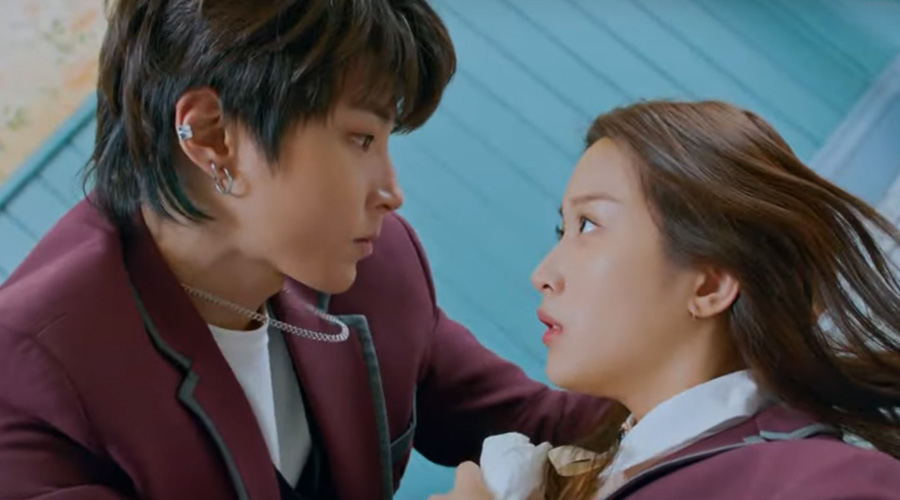 Why The “Falling Woman, Man Catches, Shock Look” Trope Gets Us Swooning