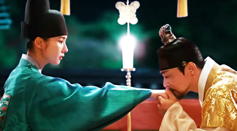 “Captivating The King” Review: Royal Saga That Will Win Your Heart
